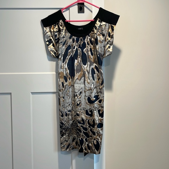 Like new womens size small dress - Picture 1 of 4